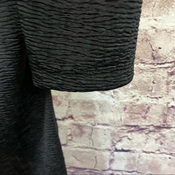 Chico’s Easywear Black Textured Draped Neck 3/4 Sleeve Top - Picture 4 of 7